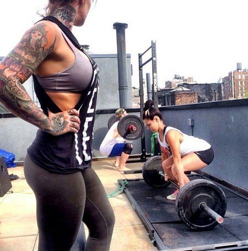 纹身女健身的网红吃瓜,揭秘她的生活与饮食秘密  第1张